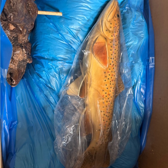 Vintage 1987 Handcrafted Brown Trout Sculpture on Driftwood Base! - Picture 11 of 11
